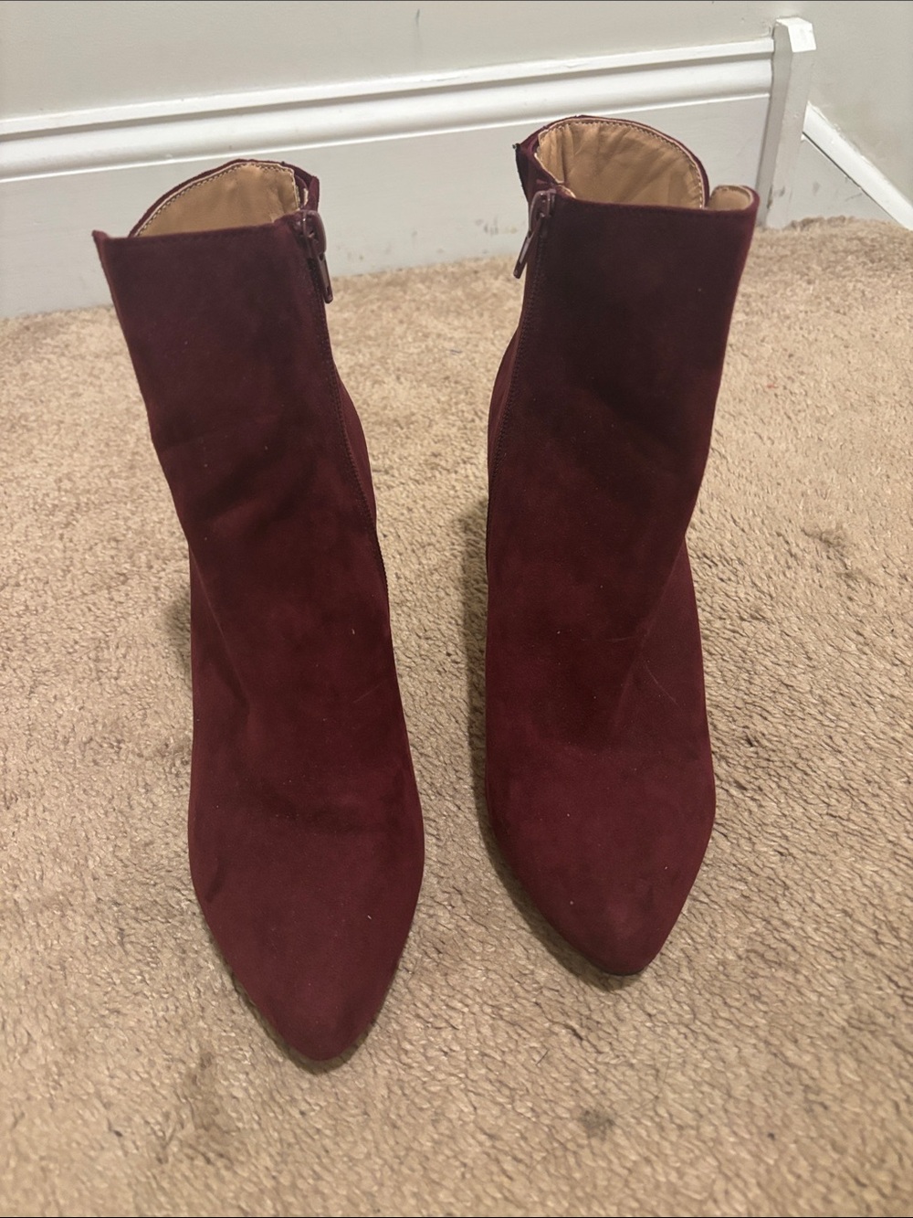 Express Ladies Pointed Toe Burgundy Suede Ankle Boots size 8